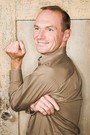 Toby Huss isHarris